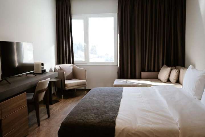 Room 4 of 11