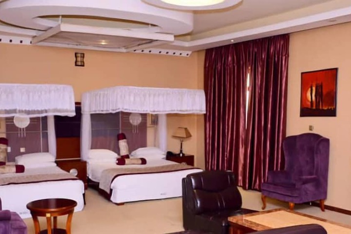 Room 10 of 31