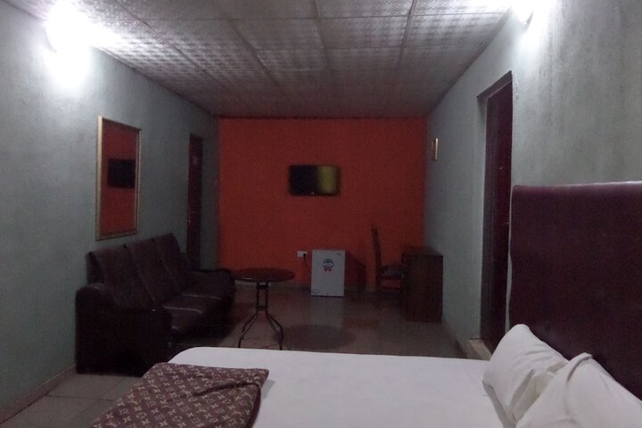Room 11 of 12