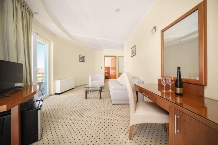 Room 6 of 19
