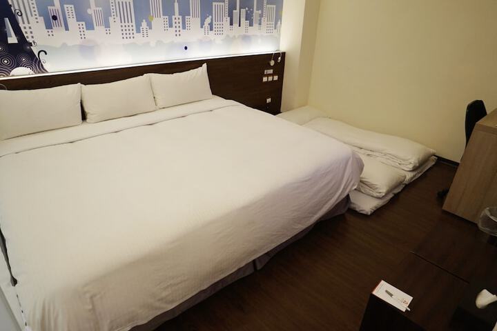 Room 27 of 39