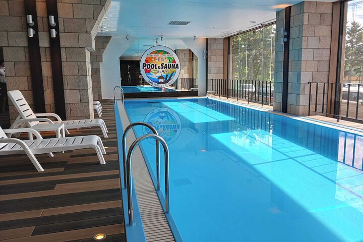 Hotel with Pool