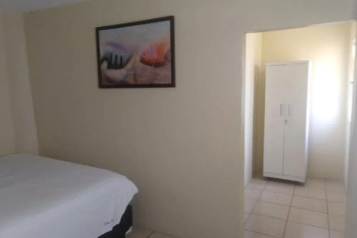 Room 6 of 10