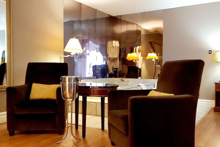 Room 45 of 76