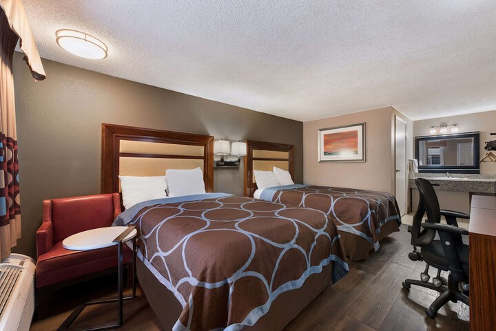 1 Double Bed Accessible (6 of 18)