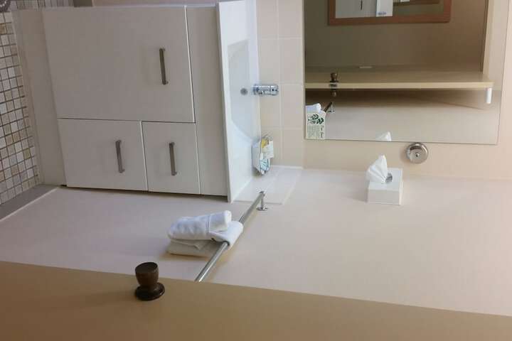 Room 51 of 79