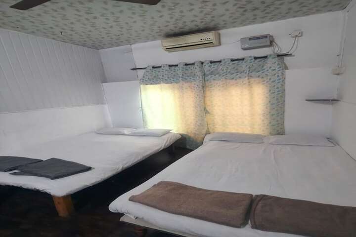 Room 10 of 31
