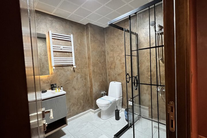 Room 52 of 71