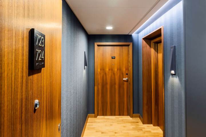 Room 35 of 128