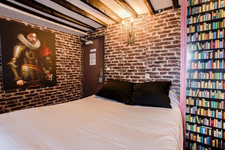Room 20 of 42
