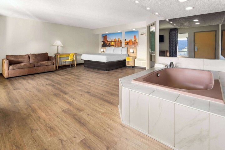 1 King Bed Mobility Accessible Bathtub with Grab Bars (17 of 34)