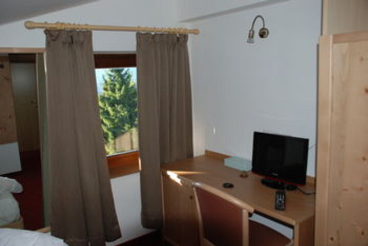 Room 11 of 30