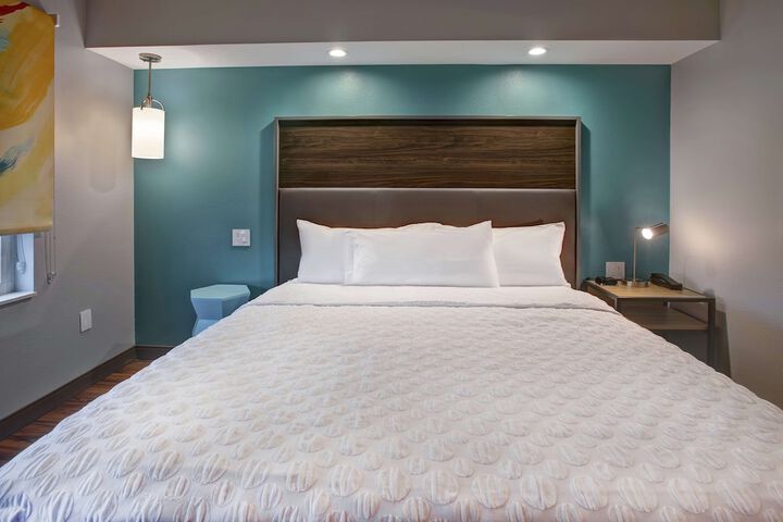 1 King Bed (7 of 15)