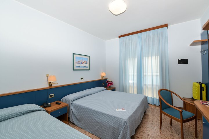Room 20 of 38