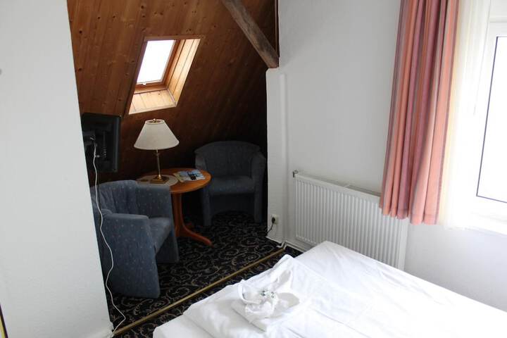 Room 8 of 29