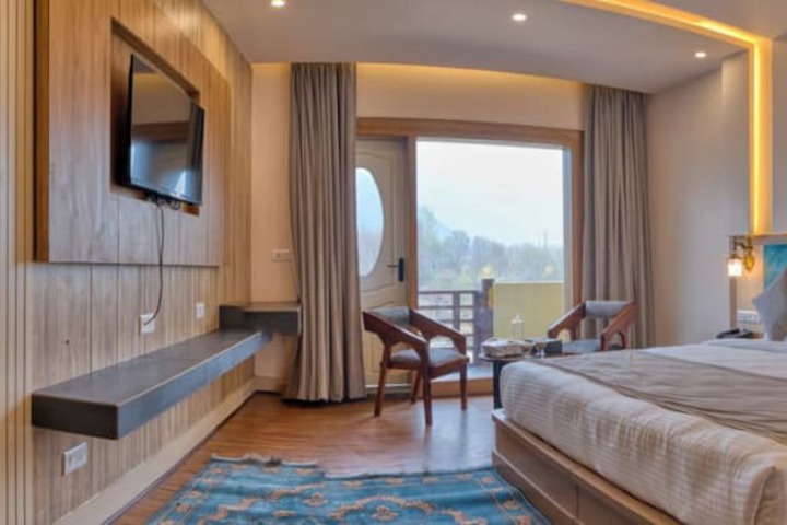 Room 21 of 38