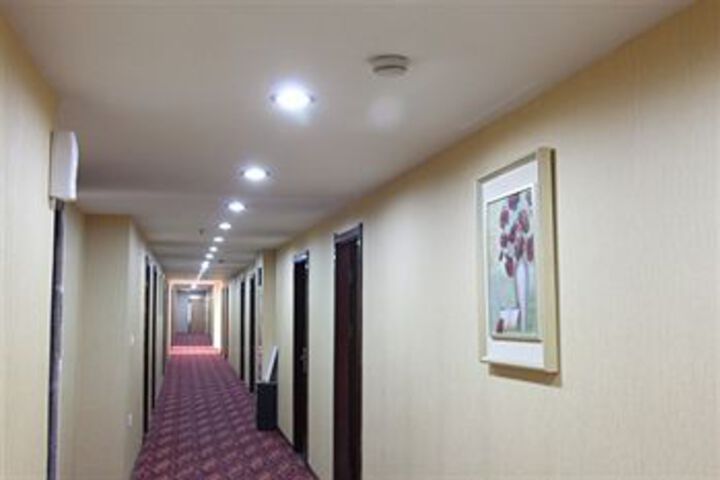 Ballroom/Hall 8 of 12