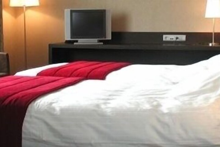 Room 7 of 34