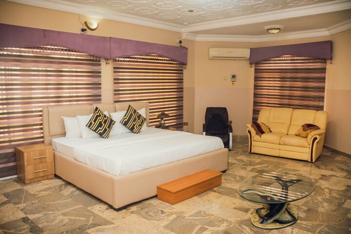 Room 15 of 22