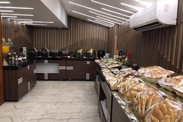 Dining 60 of 85