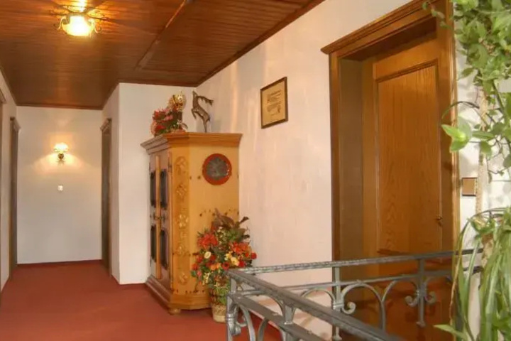Room 6 of 11