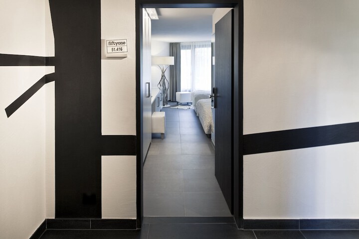 Room 13 of 27