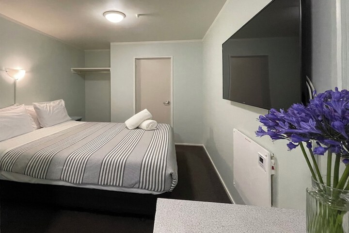 Room 4 of 13