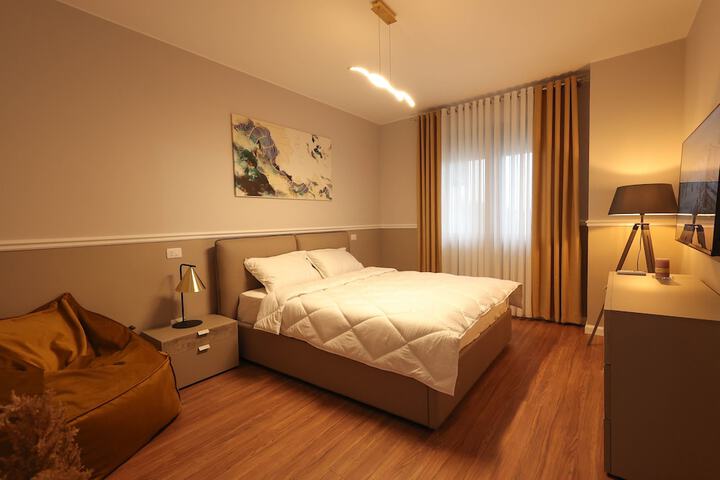 Room 4 of 169
