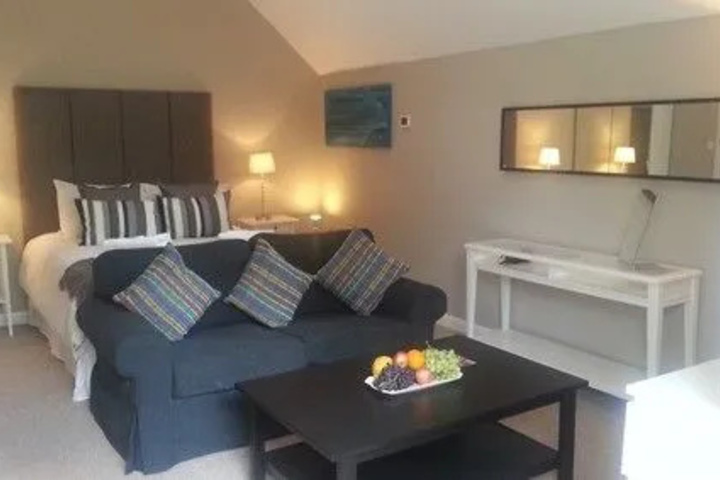 Room 6 of 11