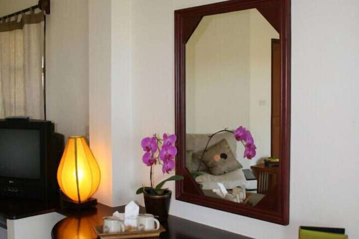 Room 12 of 77