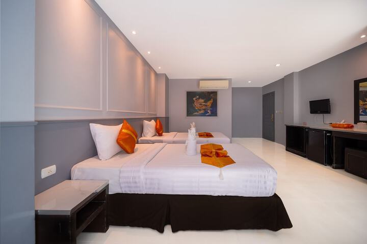 Room 13 of 25