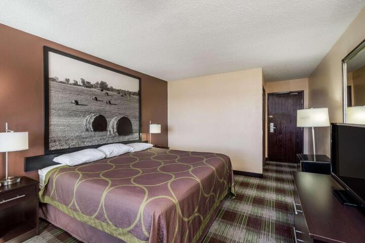 1 King Bed (5 of 6)