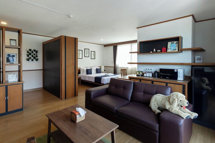 Room 32 of 79
