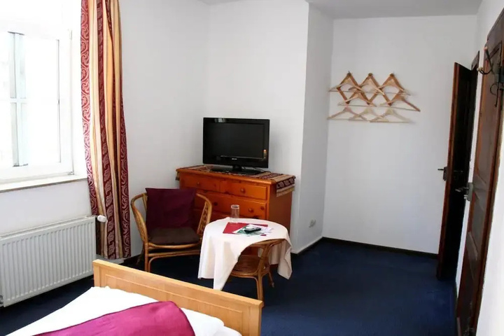 Room 6 of 15