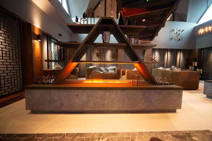 Lounge 58 of 69