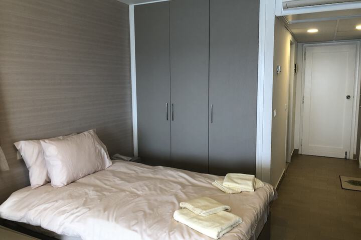 Room 2 of 16
