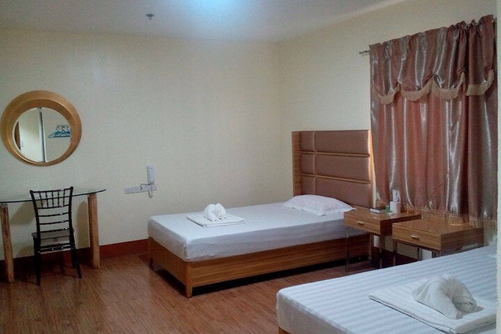 Room 6 of 18