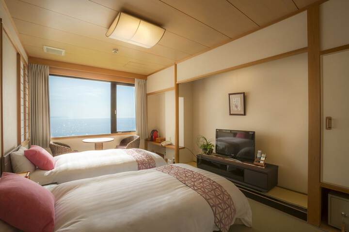 Room 27 of 73
