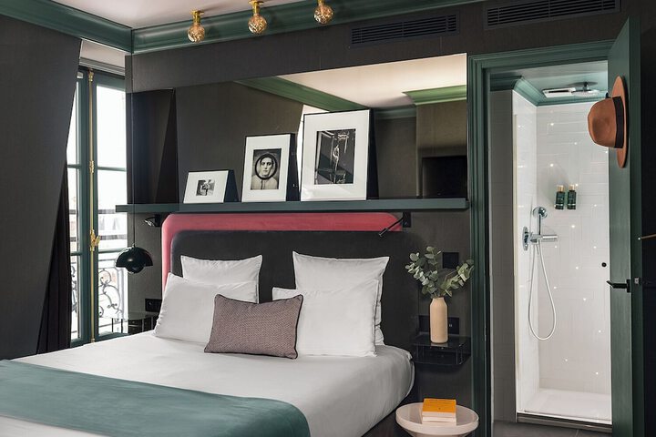 Room 26 of 76