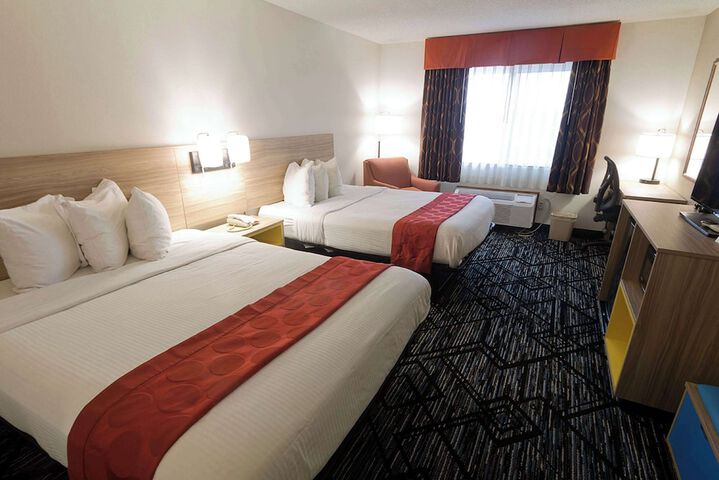 2 Queen Beds (13 of 15)