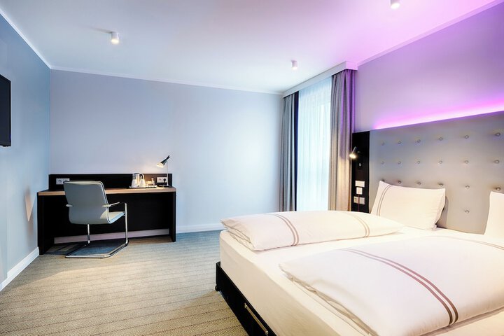 Room 9 of 38