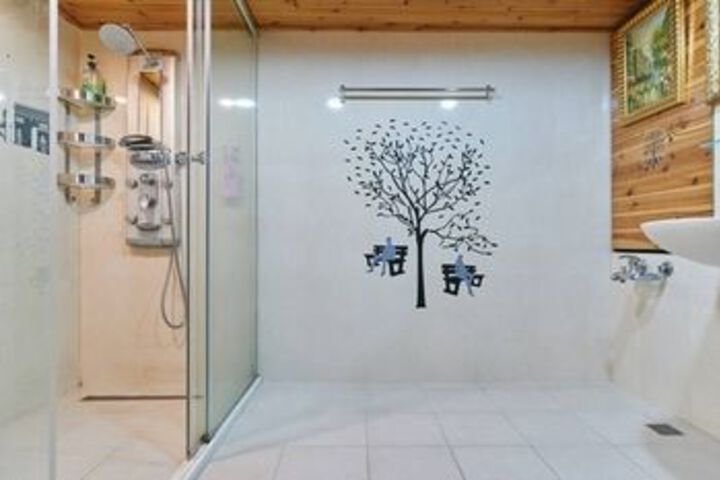 Room 3 of 25