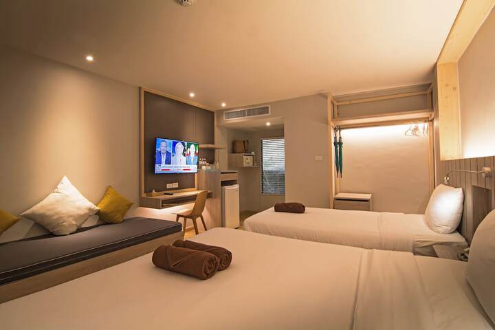Room 13 of 76