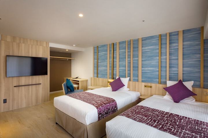 Room 5 of 124