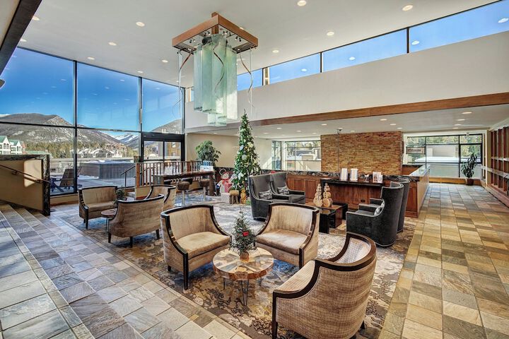Entrance & Lobby
