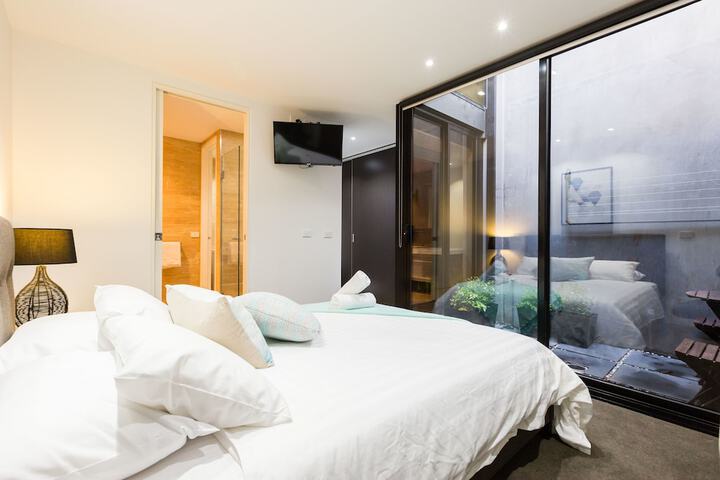 Room 4 of 28