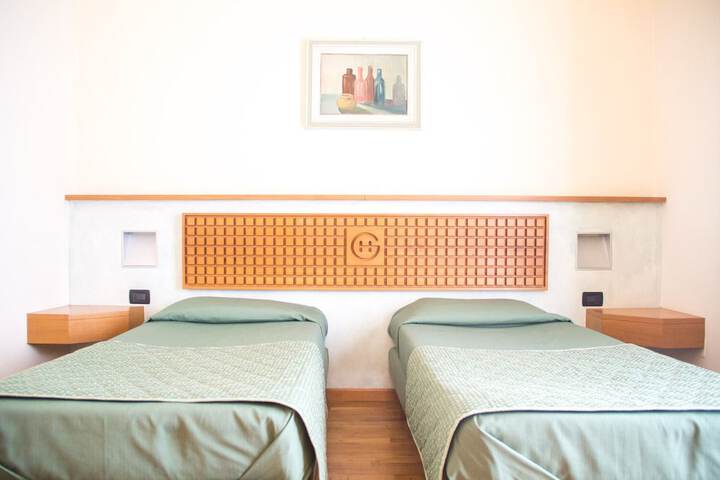 Room 4 of 32