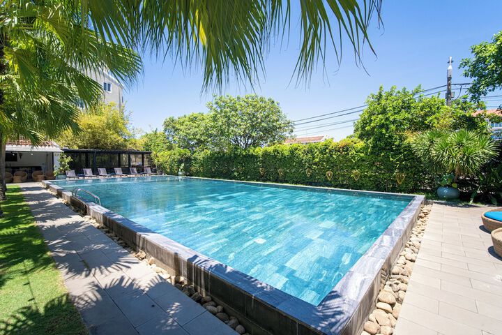 Pool 40 of 60