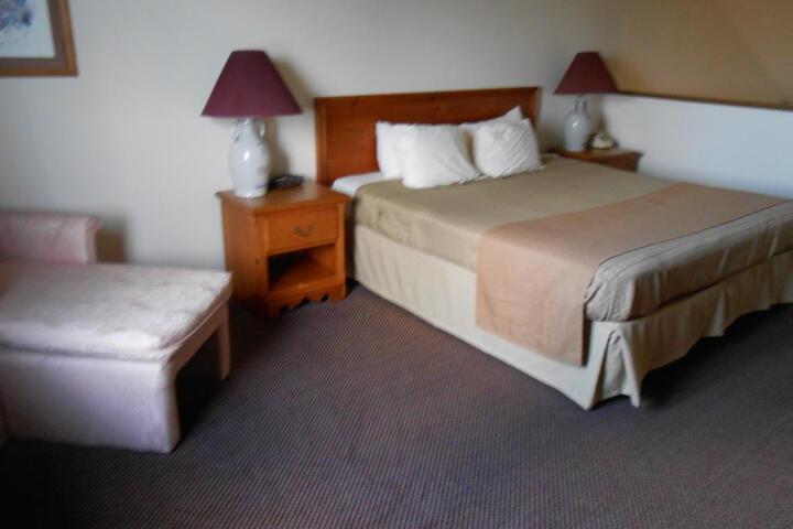 1 King Bed Accessible (4 of 28)