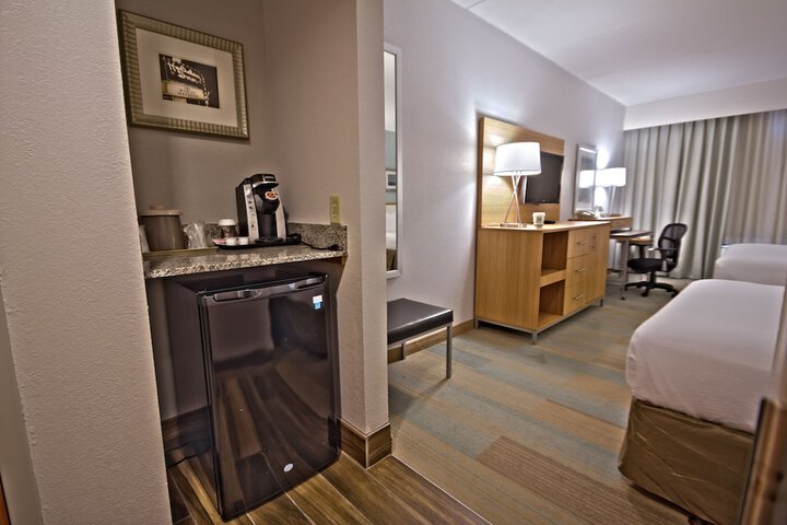 Room 2 of 94